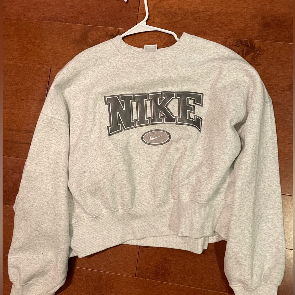 grey nike crew neck